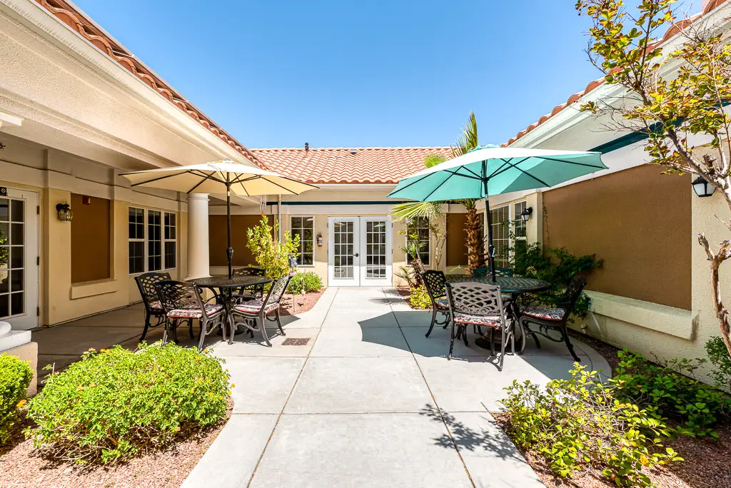 Courtyard with Outdoor Seating Courtyard with Outdoor Seating